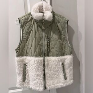 NWT Abercrombie And Fitch Women Green White Vest Size M